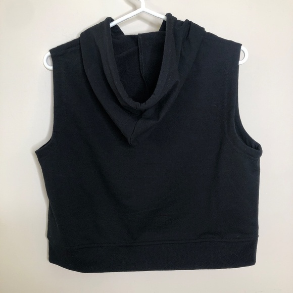 NWOT Umbro Black Sleevless Hooded Cropped Sweatshirt - Picture 4 of 6